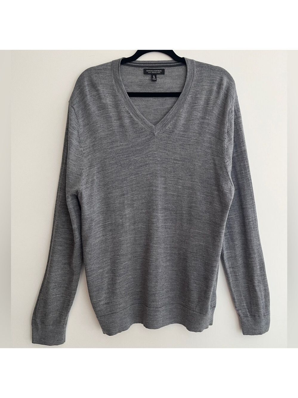 BANANA REPUBLIC 100% Merino Wool Grey V Neck Pullover Sweater Classic Staple